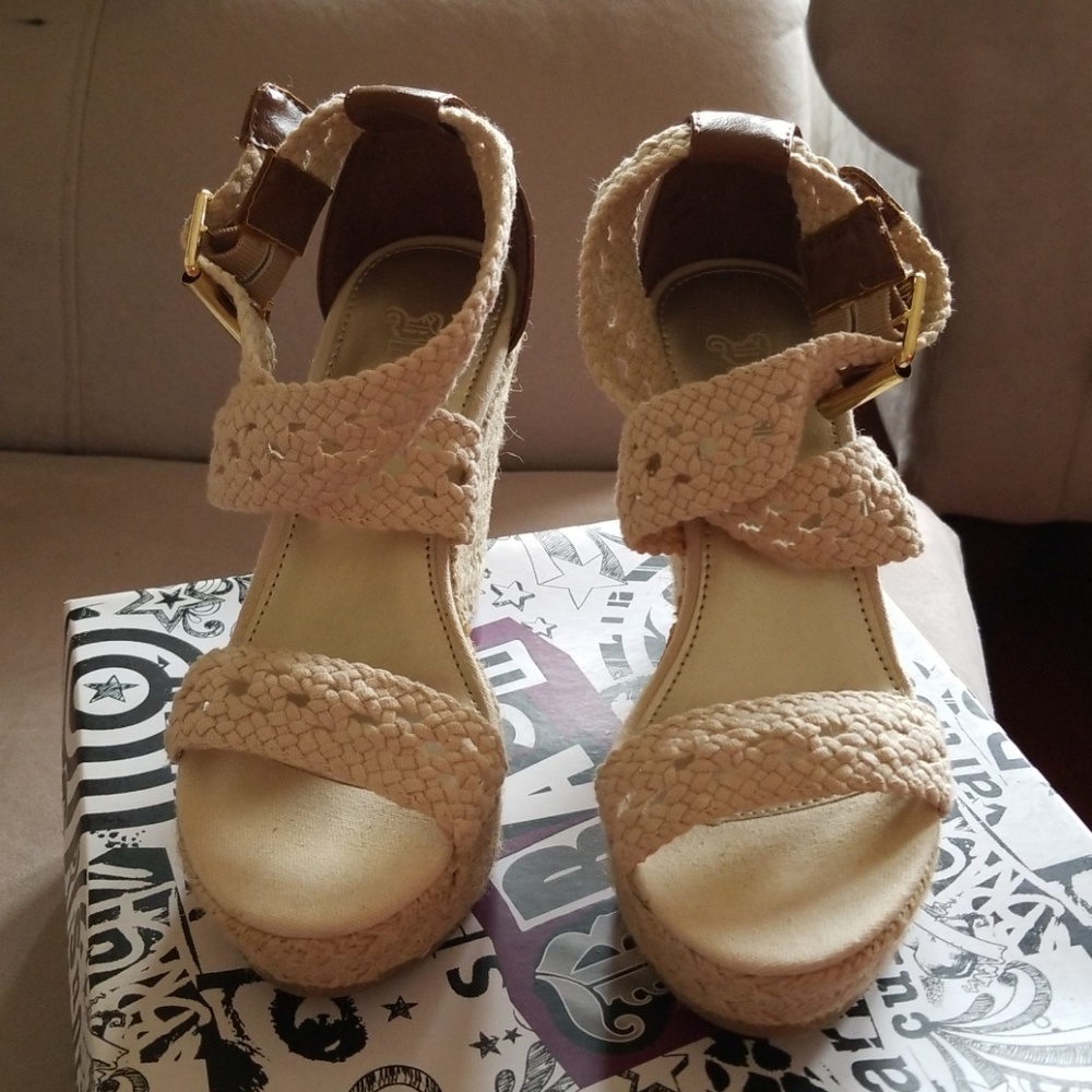 Shoes - Picture 2 of 3